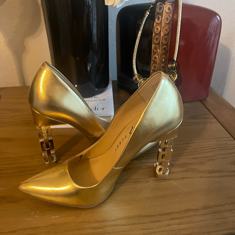 KATY PERRY Gold Pointed Toe Heels